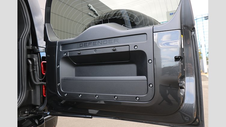 2025 認定中古車 Land Rover Defender 110 カルパチアングレイ D350 ディーゼルマイルドハイブリッド X-Dynamic SE