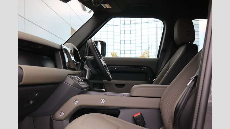 2025 認定中古車 Land Rover Defender 110 カルパチアングレイ D350 ディーゼルマイルドハイブリッド X-Dynamic SE