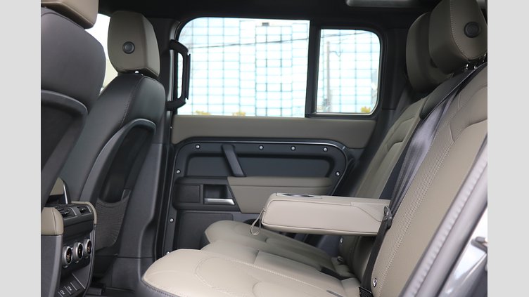 2025 認定中古車 Land Rover Defender 110 カルパチアングレイ D350 ディーゼルマイルドハイブリッド X-Dynamic SE