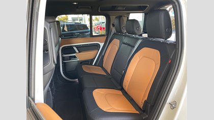 Defender 110 6
