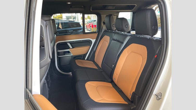 2023 認定中古車 Land Rover Defender 110 フジホワイト D300 AWD（AT） X-DYNAMIC HSE