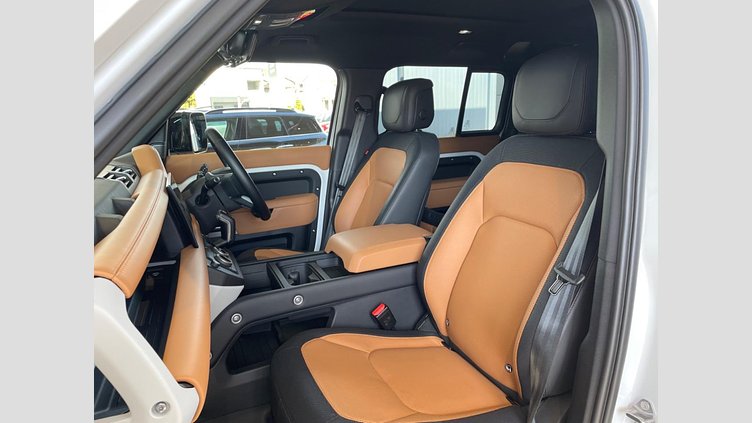 2023 認定中古車 Land Rover Defender 110 フジホワイト D300 AWD（AT） X-DYNAMIC HSE