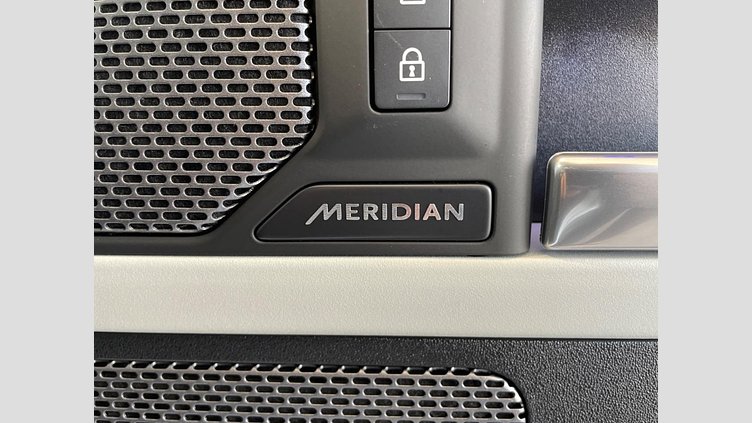 2023 認定中古車 Land Rover Defender 110 フジホワイト D300 AWD（AT） X-DYNAMIC HSE