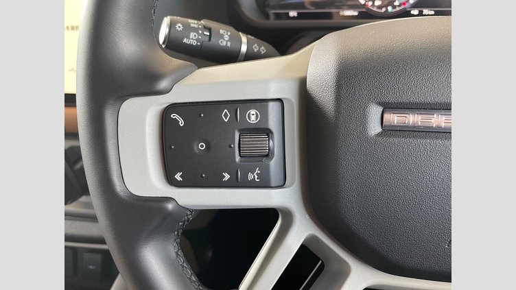 2023 認定中古車 Land Rover Defender 110 フジホワイト D300 AWD（AT） X-DYNAMIC HSE