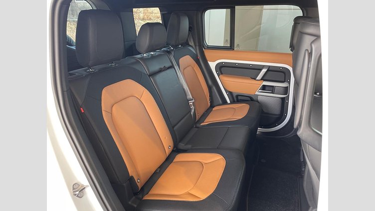 2023 認定中古車 Land Rover Defender 110 フジホワイト D300 AWD（AT） X-DYNAMIC HSE
