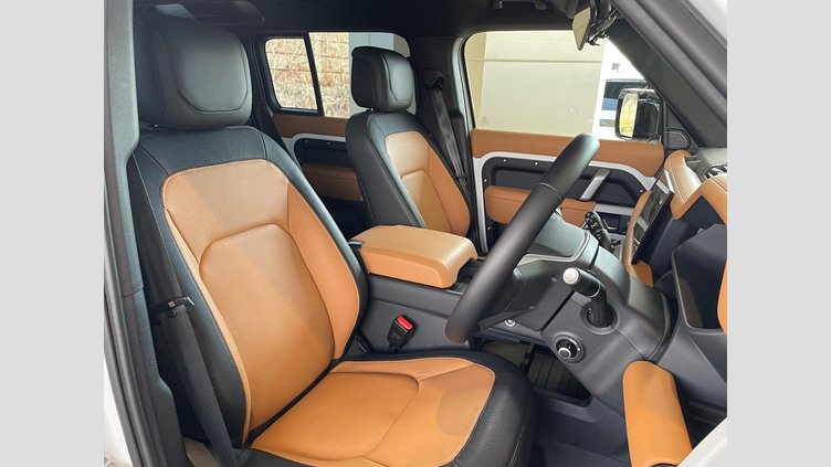 2023 認定中古車 Land Rover Defender 110 フジホワイト D300 AWD（AT） X-DYNAMIC HSE