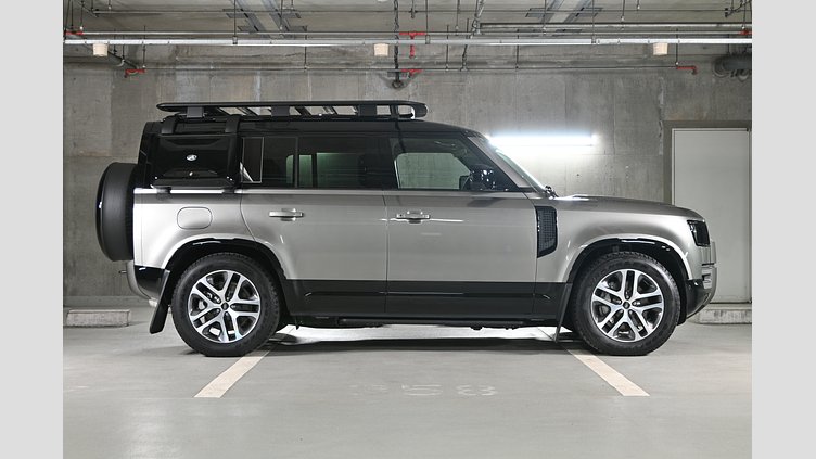 2024 認定中古車 Land Rover Defender 110 シリコンシルバー D350 ディーゼルマイルドハイブリッド X-Dynamic SE