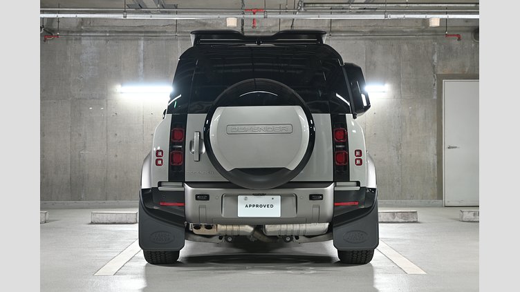 2024 認定中古車 Land Rover Defender 110 シリコンシルバー D350 ディーゼルマイルドハイブリッド X-Dynamic SE