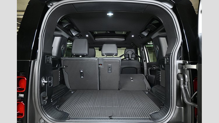 2024 認定中古車 Land Rover Defender 110 シリコンシルバー D350 ディーゼルマイルドハイブリッド X-Dynamic SE