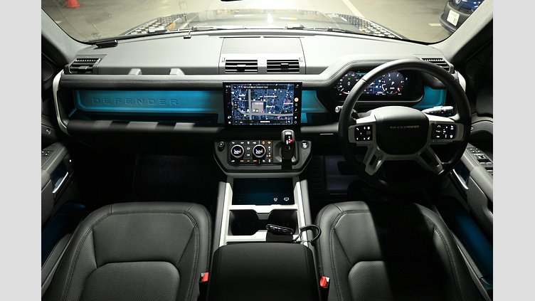 2024 認定中古車 Land Rover Defender 110 シリコンシルバー D350 ディーゼルマイルドハイブリッド X-Dynamic SE