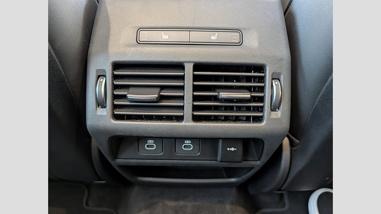 2024 認定中古車 Land Rover Discovery Sport カルパチアングレイ プラグインハイブリッド（ガソリン） 標準ホイール Dynamic HSE
