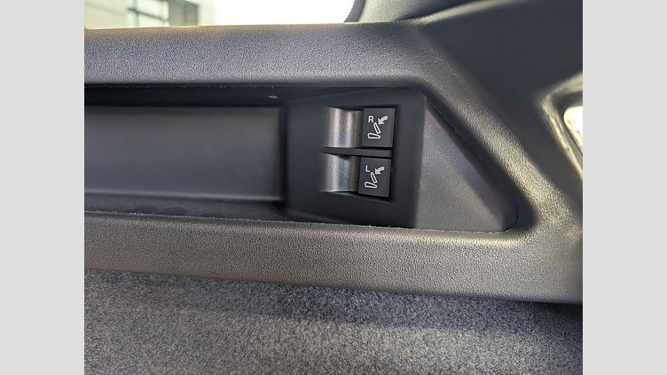 2024 認定中古車 Land Rover Discovery Sport カルパチアングレイ プラグインハイブリッド（ガソリン） 標準ホイール Dynamic HSE