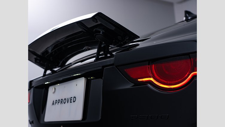 2018 認定中古車 Jaguar F-Type Narvik Black 2.0 litre i4P Petrol R-Dynamic　クーペ　P300