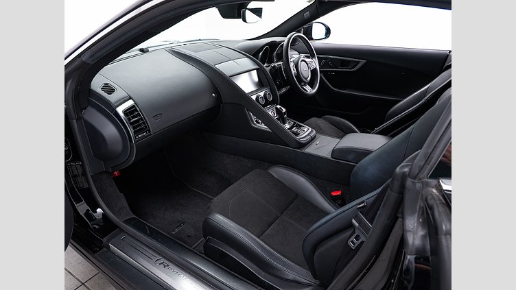 2018 認定中古車 Jaguar F-Type Narvik Black 2.0 litre i4P Petrol R-Dynamic　クーペ　P300