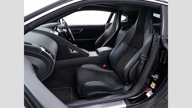 2018 認定中古車 Jaguar F-Type Narvik Black 2.0 litre i4P Petrol R-Dynamic　クーペ　P300