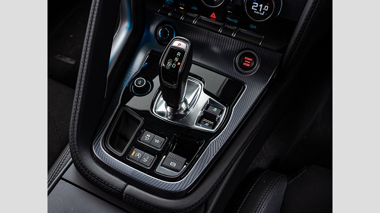 2018 認定中古車 Jaguar F-Type Narvik Black 2.0 litre i4P Petrol R-Dynamic　クーペ　P300