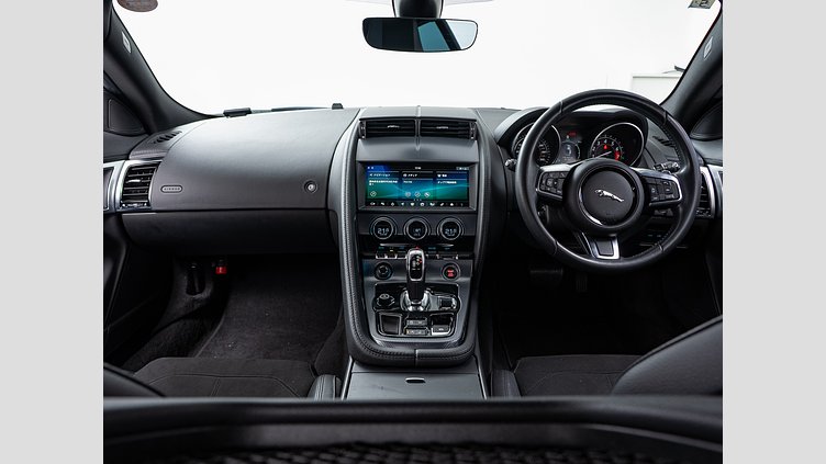 2018 認定中古車 Jaguar F-Type Narvik Black 2.0 litre i4P Petrol R-Dynamic　クーペ　P300