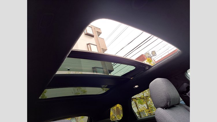 2024 認定中古車 Land Rover Range Rover Evoque ソウルパールシルバー P300eプラグインハイブリッド（ガソリン） スタンダードホイールベース AUTOBIOGRAPHY