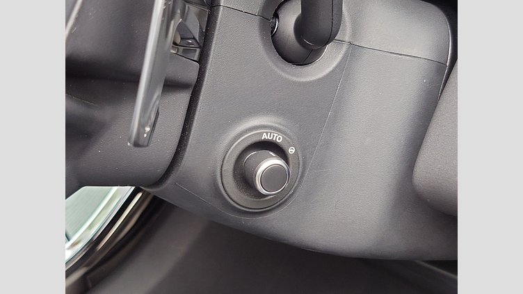 2024 認定中古車 Land Rover Range Rover Evoque ソウルパールシルバー P300eプラグインハイブリッド（ガソリン） スタンダードホイールベース AUTOBIOGRAPHY