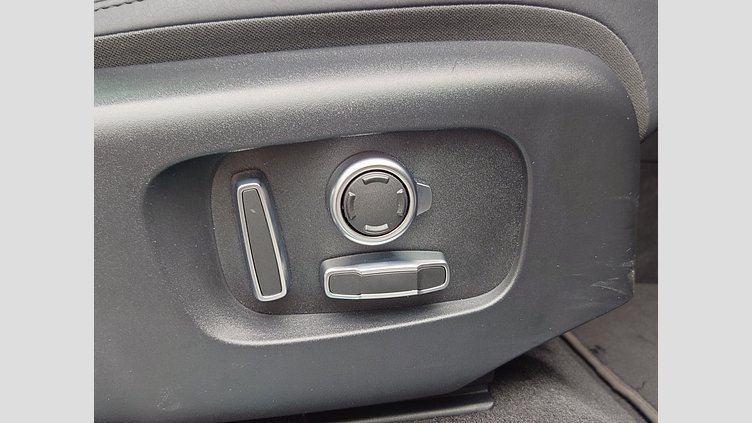 2024 認定中古車 Land Rover Range Rover Evoque ソウルパールシルバー P300eプラグインハイブリッド（ガソリン） スタンダードホイールベース AUTOBIOGRAPHY