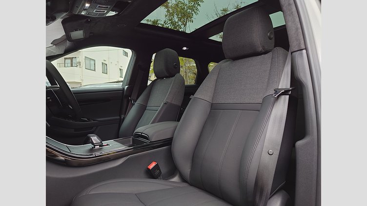 2024 認定中古車 Land Rover Range Rover Evoque ソウルパールシルバー P300eプラグインハイブリッド（ガソリン） スタンダードホイールベース AUTOBIOGRAPHY