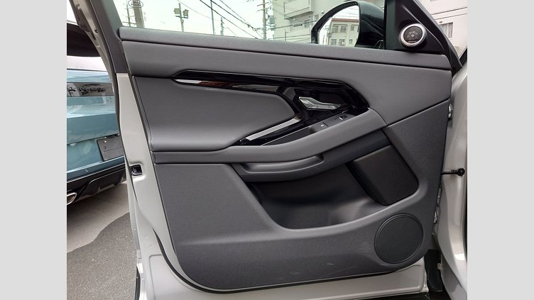 2024 認定中古車 Land Rover Range Rover Evoque ソウルパールシルバー P300eプラグインハイブリッド（ガソリン） スタンダードホイールベース AUTOBIOGRAPHY