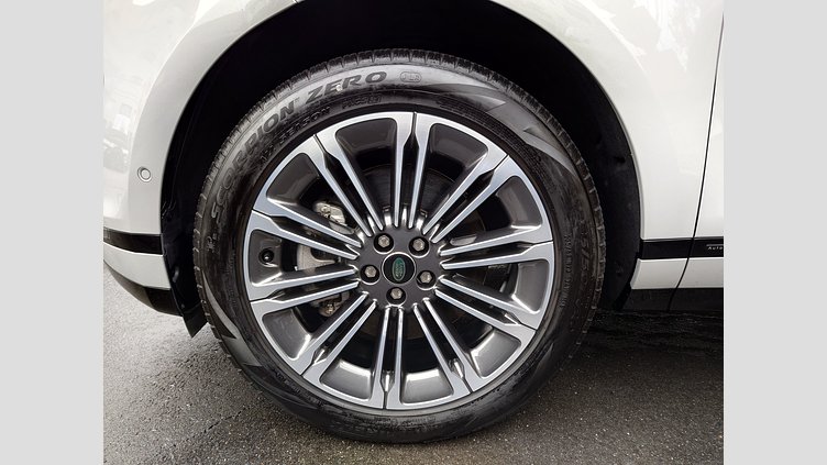 2024 認定中古車 Land Rover Range Rover Evoque ソウルパールシルバー P300eプラグインハイブリッド（ガソリン） スタンダードホイールベース AUTOBIOGRAPHY