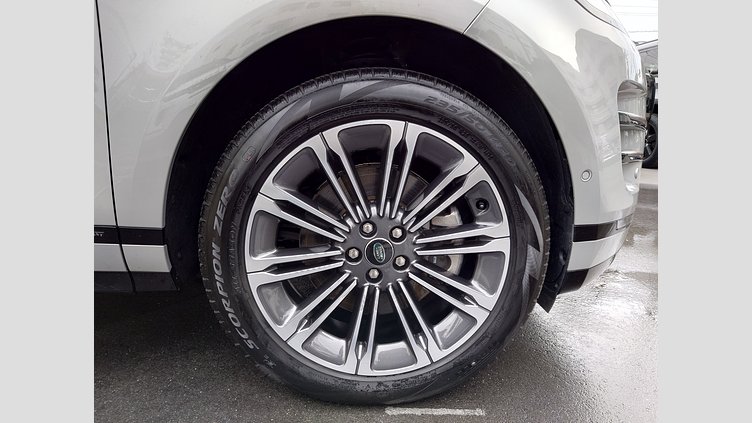 2024 認定中古車 Land Rover Range Rover Evoque ソウルパールシルバー P300eプラグインハイブリッド（ガソリン） スタンダードホイールベース AUTOBIOGRAPHY