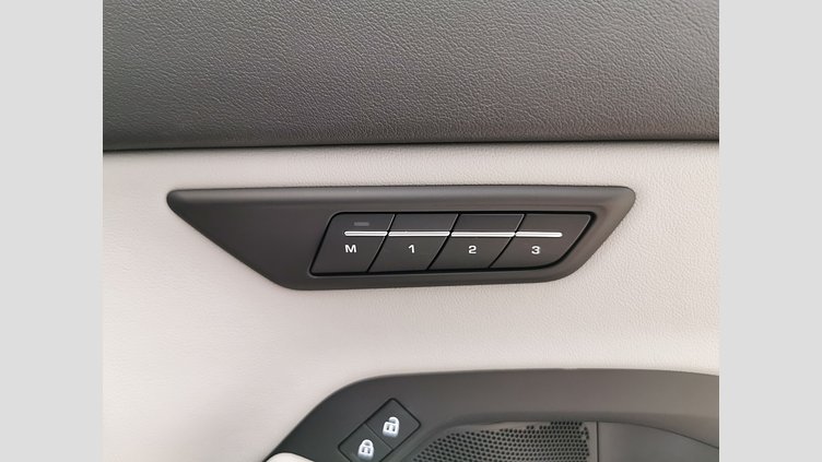 2024 認定中古車 Jaguar E-Pace カルパチアングレイ P250（ガソリン） R-DYNAMIC SE