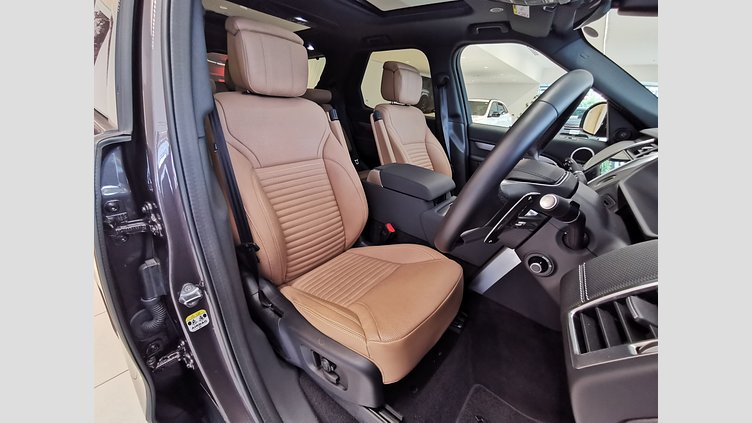 2024 認定中古車 Land Rover Discovery シャラントグレイ D350マイルドハイブリッド（ディーゼル） Dynamic HSE