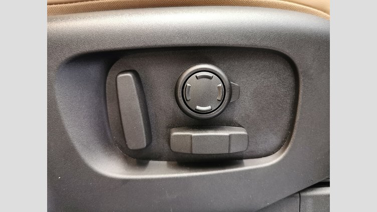 2024 認定中古車 Land Rover Discovery シャラントグレイ D350マイルドハイブリッド（ディーゼル） Dynamic HSE