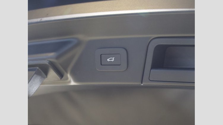2024 認定中古車 Land Rover Range Rover Velar カルパチアングレイ D200マイルドハイブリッド（ディーゼル） スタンダードホイールベース Dynamic HSE