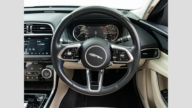 2019 認定中古車 Jaguar XE アイガーグレー D180 RWD AUTOMATIC S　D180