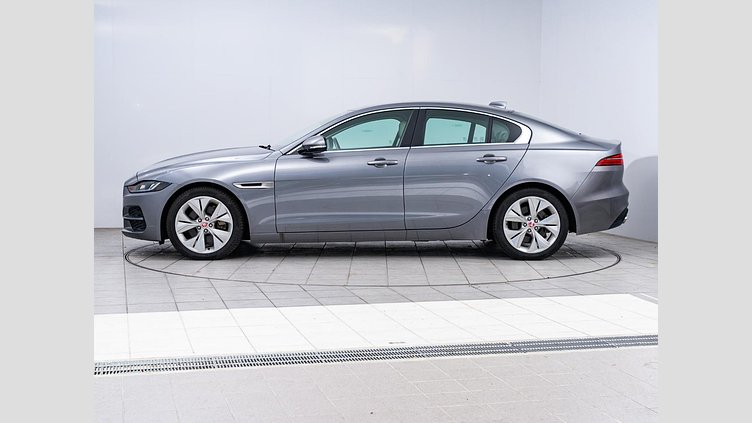2019 認定中古車 Jaguar XE アイガーグレー D180 RWD AUTOMATIC S　D180