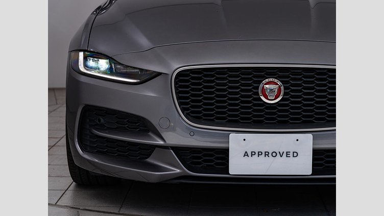 2019 認定中古車 Jaguar XE アイガーグレー D180 RWD AUTOMATIC S　D180