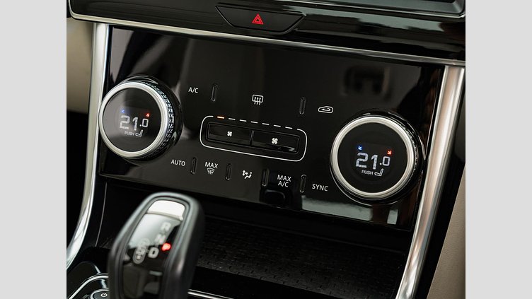 2019 認定中古車 Jaguar XE アイガーグレー D180 RWD AUTOMATIC S　D180