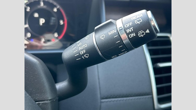 2018 認定中古車 Land Rover Discovery Yulong White 3.0 V6 Dsl Mono Turbo Std Flow Dynamic HSE