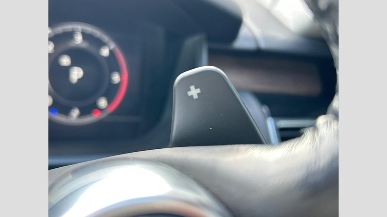 2018 認定中古車 Land Rover Discovery Yulong White 3.0 V6 Dsl Mono Turbo Std Flow Dynamic HSE