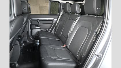 Defender 110 8