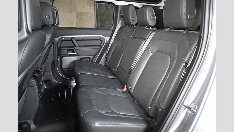 2024 認定中古車 Land Rover Defender 110 アイガーグレイ D300 AWD（AT） S