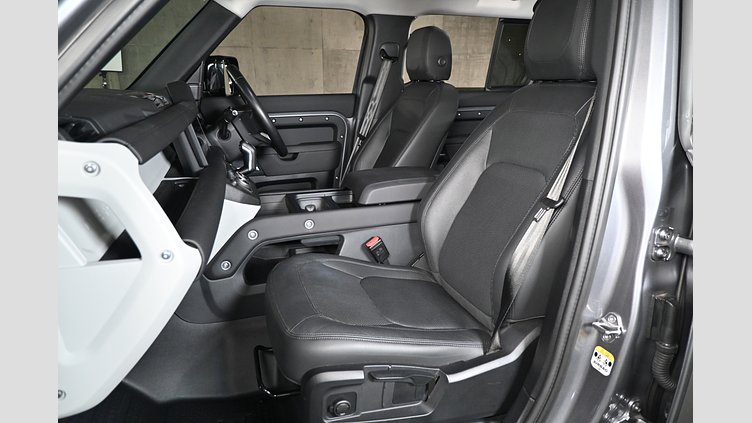 2024 認定中古車 Land Rover Defender 110 アイガーグレイ D300 AWD（AT） S