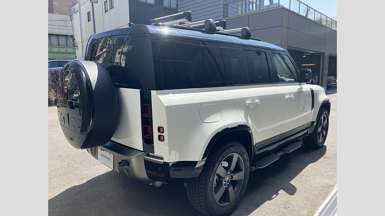 2024 認定中古車 Land Rover Defender 110 フジホワイト P300 ガソリン X-Dynamic SE