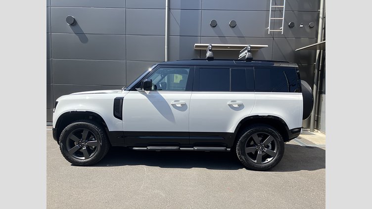 2024 認定中古車 Land Rover Defender 110 フジホワイト P300 ガソリン X-Dynamic SE