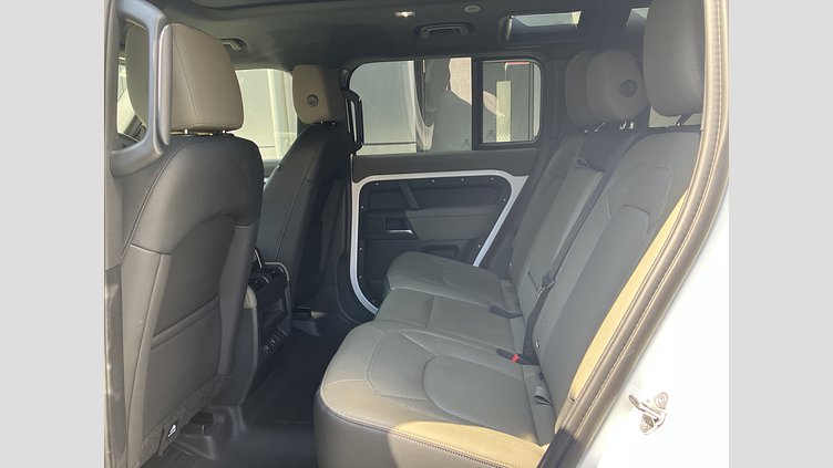 2024 認定中古車 Land Rover Defender 110 フジホワイト P300 ガソリン X-Dynamic SE
