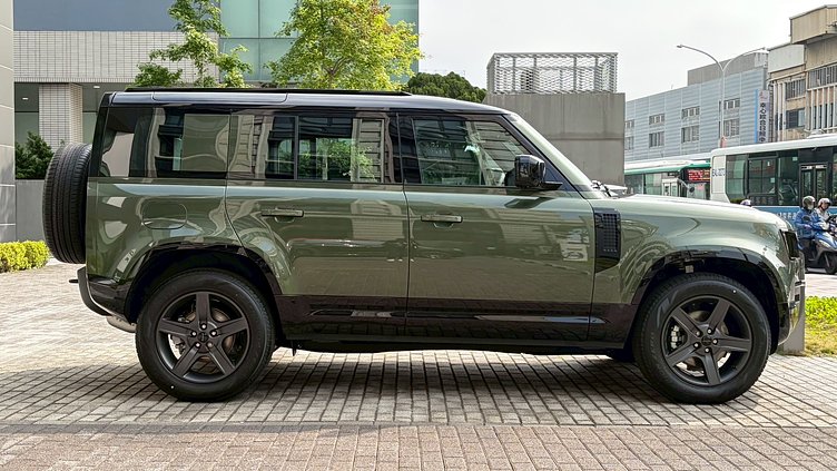 2026 新車 Land Rover Defender 110 (1LQ) Woolstone Green 伍爾斯通綠 D250  輕油電混合 X-Dynamic SE