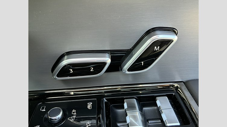 2024 認定中古車 Land Rover Range Rover Sport シャラントグレイ D300マイルドハイブリッド スタンダードホイールベース Dynamic SE