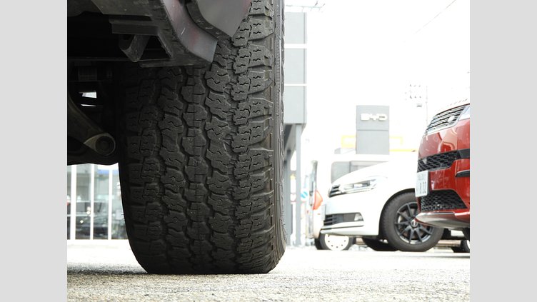 2023 認定中古車 Land Rover Defender 90 Santorini Black 2.0 litre i4P Petrol ベースグレード