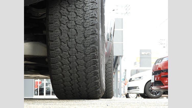 2023 認定中古車 Land Rover Defender 90 Santorini Black 2.0 litre i4P Petrol ベースグレード