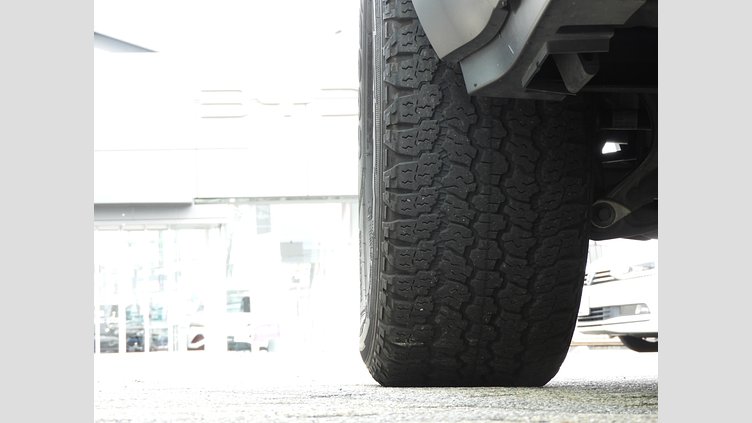 2023 認定中古車 Land Rover Defender 90 Santorini Black 2.0 litre i4P Petrol ベースグレード