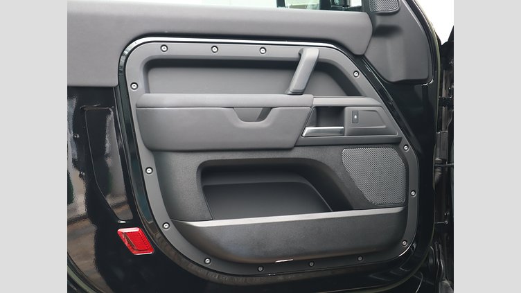 2023 認定中古車 Land Rover Defender 90 Santorini Black 2.0 litre i4P Petrol ベースグレード